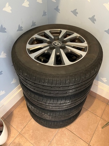 195/65R15トヨタエスクァイア純正タイヤ