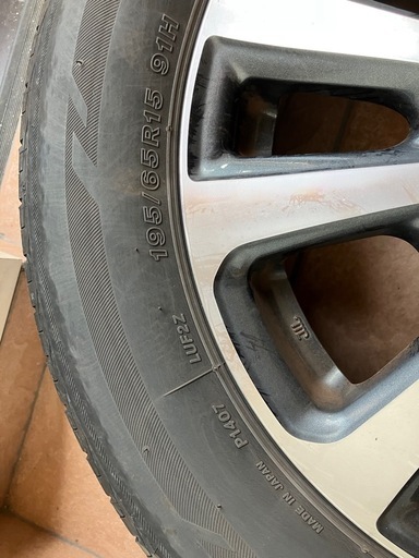 195/65R15トヨタエスクァイア純正タイヤ
  