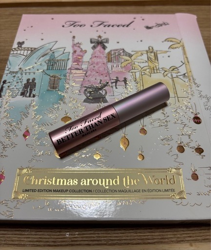 Too Faced Christmas around the World 限定版アイシャドウパレット