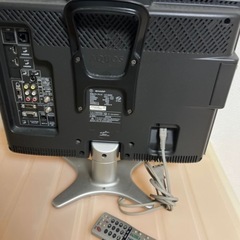 シャープテレビ＋衣装ケースの画像
