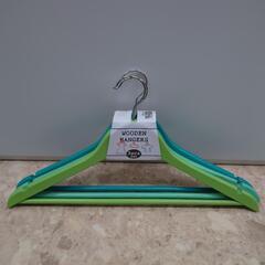 ウッドハンガー3本組【未使用】木製ハンガー 洋服掛け　グリーン系