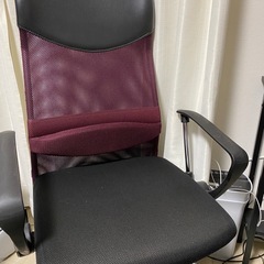 パソコンデスク + ゲーミングチェアの画像