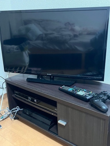 TV、TV台、DVDプレーヤー、PS4、