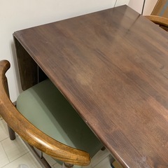 ダイニングテーブル　椅子2つの画像
