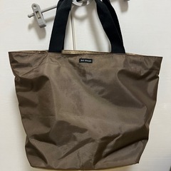 茶色バッグ
