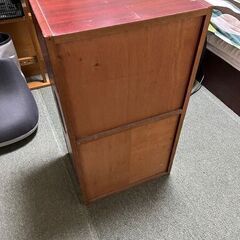 【あげます】小さい棚・箪笥（赤）の画像