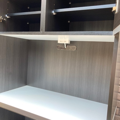 蕨市限定価格☆マンションサイズのキッチンボード奥行き45cm/組立なしで即使える食器棚　電子レンジ+炊飯器もスッポリ　