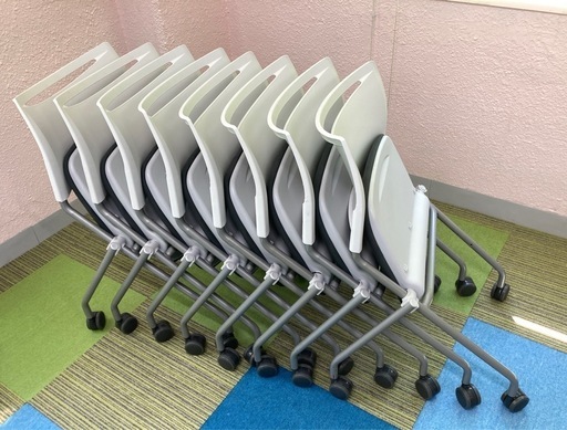 【交渉中】
事務用椅子　オフィスチェア　キャスター付 16脚まとめて