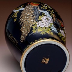 孔雀と花の装飾陶磁器花瓶の画像