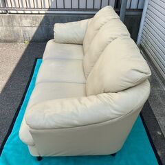 3人がけソファ★クリーム色★ナフコの画像