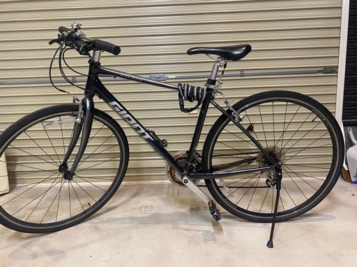 ジャイアント　一年半ほど前に購入　専用空気入れも付けます。