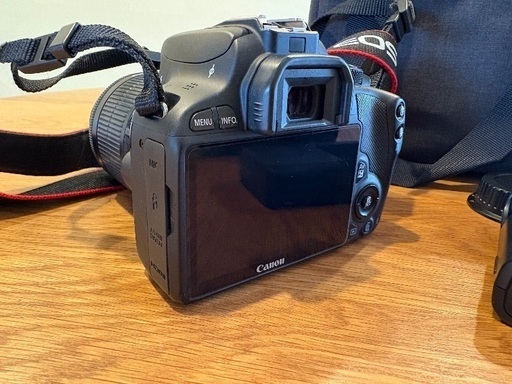 2回のみ使用！Canon EOS Kiss x7ダブルズームキット
