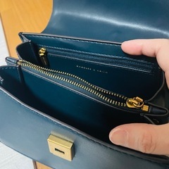 【3/28まで】CHARLES & KEITH ショルダーバッグの画像