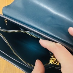 【3/28まで】CHARLES & KEITH ショルダーバッグの画像