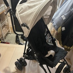 ベージュ バギー