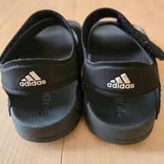 サンダル　adidas　18cmの画像