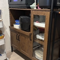 ニトリのヴィンテージ食器棚の画像