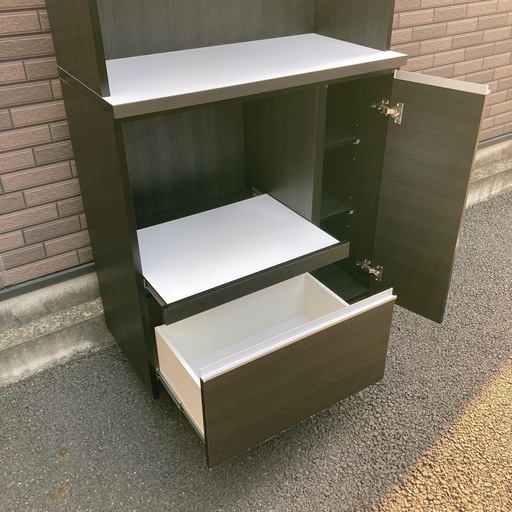 大川家具☆マンションサイズのキッチンボード奥行き45cm/組立なしで即使える食器棚　電子レンジ+炊飯器もスッポリ