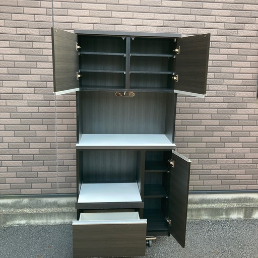 大川家具☆マンションサイズのキッチンボード奥行き45cm/組立なしで即使える食器棚　電子レンジ+炊飯器もスッポリ