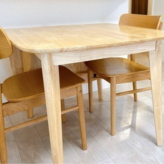 【無料】ダイニングテーブル＆無印良品チェア二脚の画像
