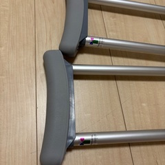 大人用松葉杖の画像
