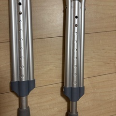 大人用松葉杖の画像