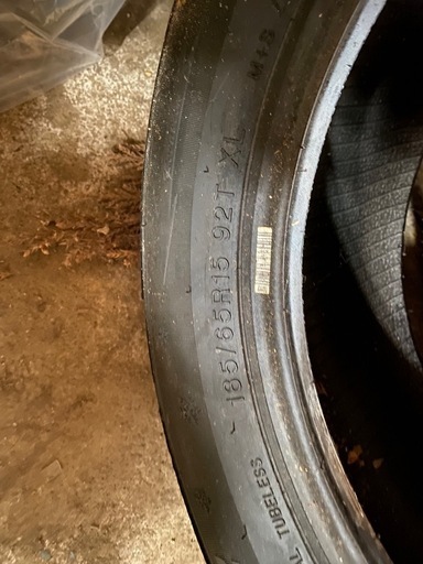 スタッドレスタイヤ 185/65R15 新品未使用