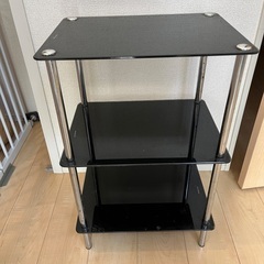 ガラスの三段棚