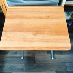 折りたたみテーブルの画像