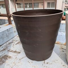 未使用]大きめ鉢・木も植えられる位のプラスチック製　2個(使用中...