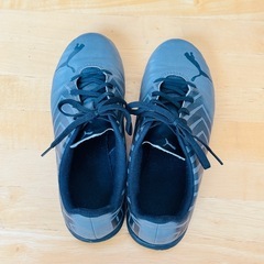 PUMAサッカーシューズ22.5cmの画像