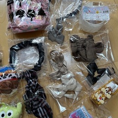雑貨小物　　カチューシャ　ヘアバンド　一つ100円