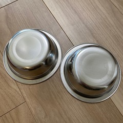 ペット用のお皿　水　エサ　金属の画像