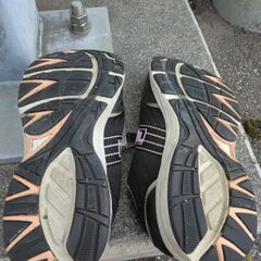 フイラレディーススニーカー24センチ！0円。条件付きです。の画像