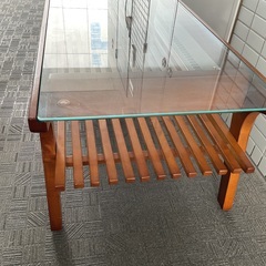 ✳️ ガラストップのテーブルです。の画像