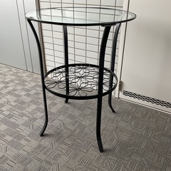 ✳️ とても優雅なコーヒーテーブルです。クラシック調の鉄製です。の画像