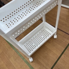 隙間収納　ハンドル付きワゴン　ホワイト　中古　②の画像