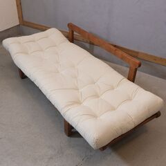 北欧デンマークのメーカーkarup(カーラップ)のパイン無垢材を使用したFuton2(フートン) カウチソファベッドです。 アームは可動式で2人掛けソファや来客時のベッドとしても活躍します♪ の画像