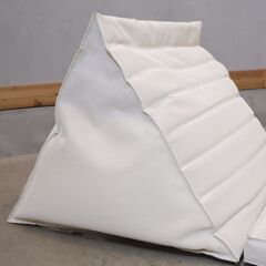 香港のガーデンファニチャーブランド”MAIORI(マイオリ)”が取り扱っていたTRIOUF OTF Sunbed(トリフOTFサンベッド)です。耐久性にも優れた屋外でも使える寝ころびクッションソファ♪の画像