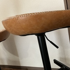 【取引中】カウンターチェア2脚　合皮　高さ調整の画像
