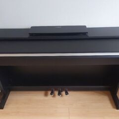 YAMAHA　電子ピアノ(黒)　専用椅子付きの画像
