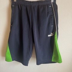 ③【PUMA】ハーフパンツ 紺と緑　150