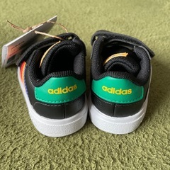 (新品)ベビーシューズ(adidas 12cm)の画像
