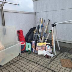 釣り竿・釣り道具・テニスラケットバッグ・鉄たこ焼き器・椅子・電気...