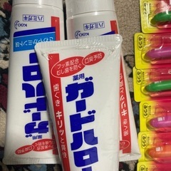 歯ブラシ9本　歯磨き粉3本の画像