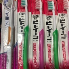 歯ブラシ9本　歯磨き粉3本の画像