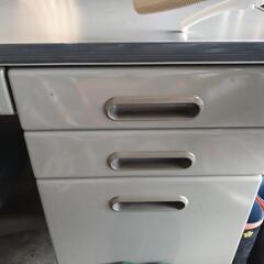 【譲ります・無料・取りに来られる方】事務机&椅子の画像