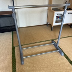 お譲りします　調節可能　衣類ラック