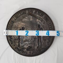JME045K) ★大特価★ヨーロッパ雑貨 イエス・キリスト銅風円盤 十字架/クロス アンティーク小物/飾り 重量930g（土台込み）/材質不明 中古品の画像