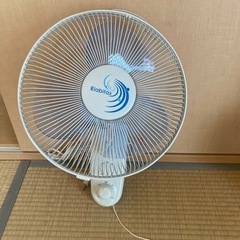 壁掛け扇風機の画像